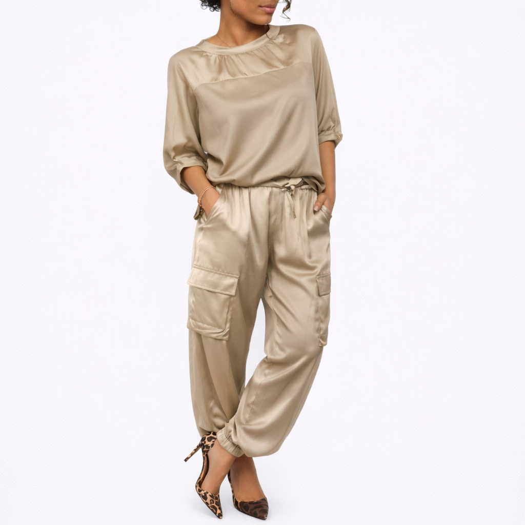 Begoña - Conjunto Satinado Elegante con Blusa y Pantalón