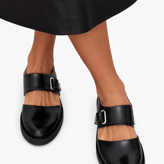 Paola -  Mocasines negros con hebilla